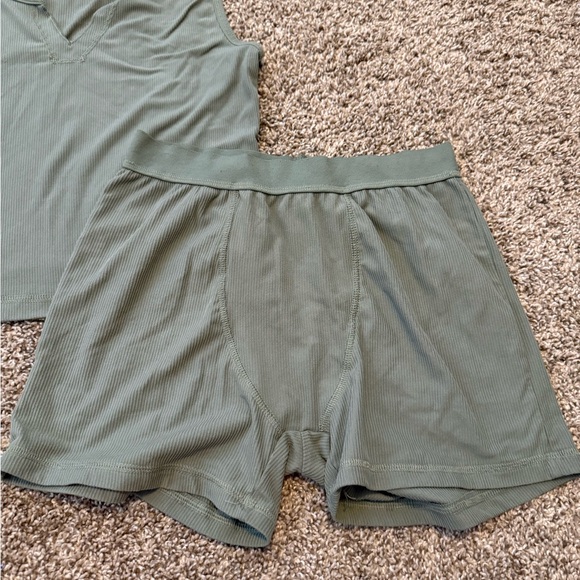 Essentials Matching Set - Picture 2 of 4